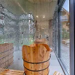 Lägenhetshotell Famixdom Royal Wellness & Centrum 3*
