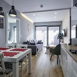 Famixdom Royal Wellness & Centrum Apart Otel