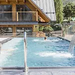 Famixdom Royal Wellness & Centrum Lägenhetshotell