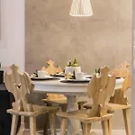 Famixdom Royal Wellness & Centrum Lägenhetshotell 3*