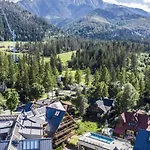 Famixdom Royal Wellness & Centrum Lägenhetshotell 3*