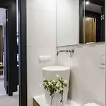 Lägenhetshotell Famixdom Royal Wellness & Centrum 3*