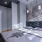 Famixdom Royal Wellness & Centrum Lägenhetshotell