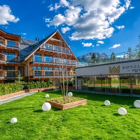 Famixdom Royal Wellness & Centrum 아파트호텔 3*