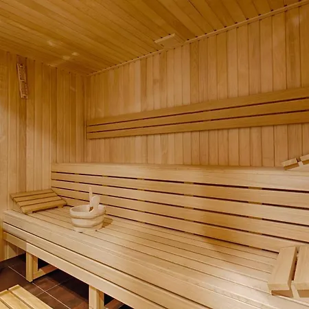 Famixdom Royal Wellness&spa Centrum Hotel apartamentowy 3*