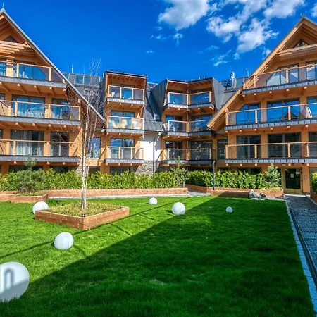 Famixdom Royal Wellness & Centrum Aparthotel *