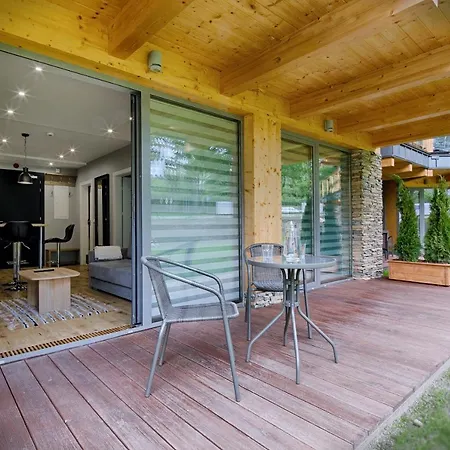 Famixdom Royal Wellness & Centrum アパートホテル ザコパネ