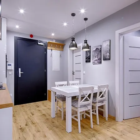 Famixdom Royal Wellness & Centrum アパートホテル 3*