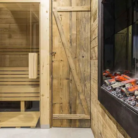 Famixdom Royal Wellness & Centrum アパートホテル