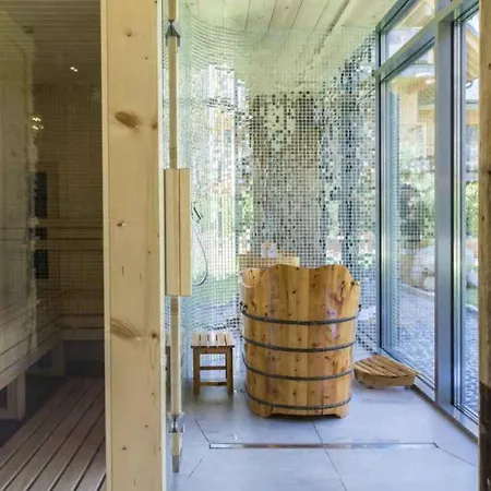 Famixdom Royal Wellness & Centrum