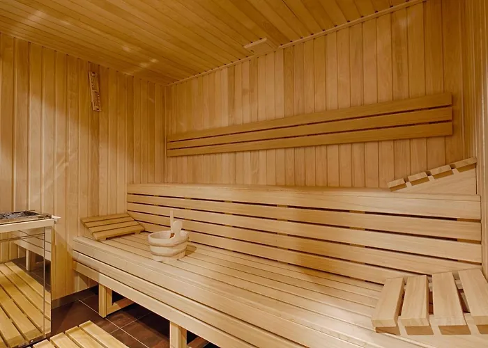 Famixdom Royal Wellness & Centrum Ξενοδοχείο με διαμερίσματα 3*