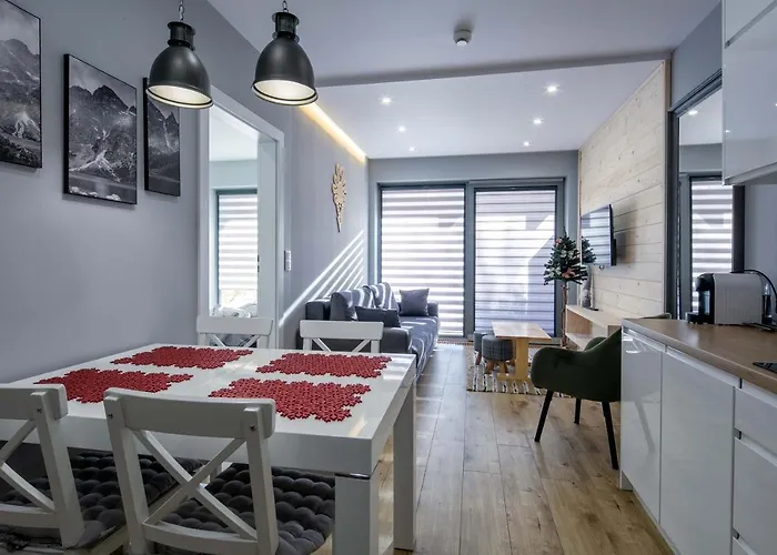 Famixdom Royal Wellness & Centrum Ζακοπάνε