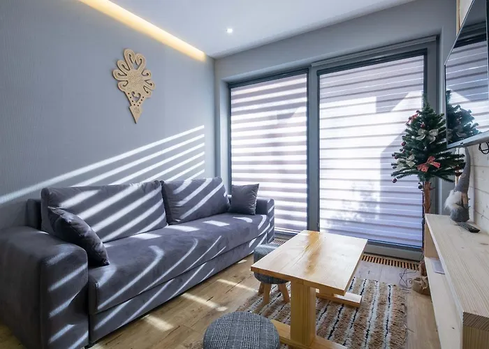 Ξενοδοχείο με διαμερίσματα Famixdom Royal Wellness & Centrum 3*