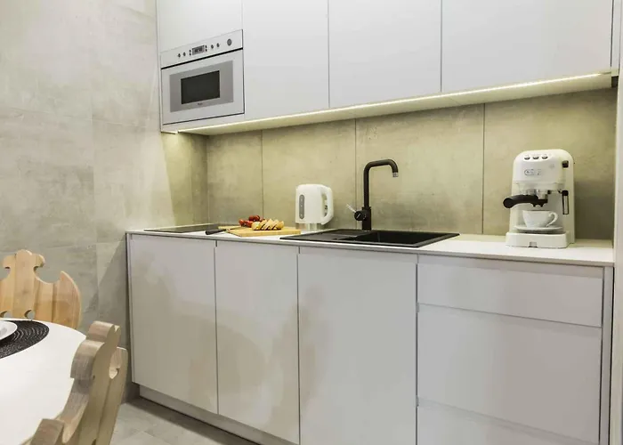 Famixdom Royal Wellness & Centrum 公寓式酒店 扎科帕内