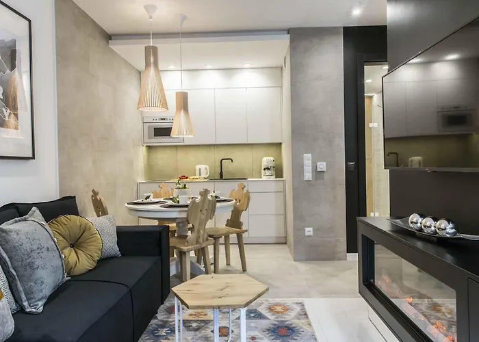 Famixdom Royal Wellness & Centrum 公寓式酒店 3*