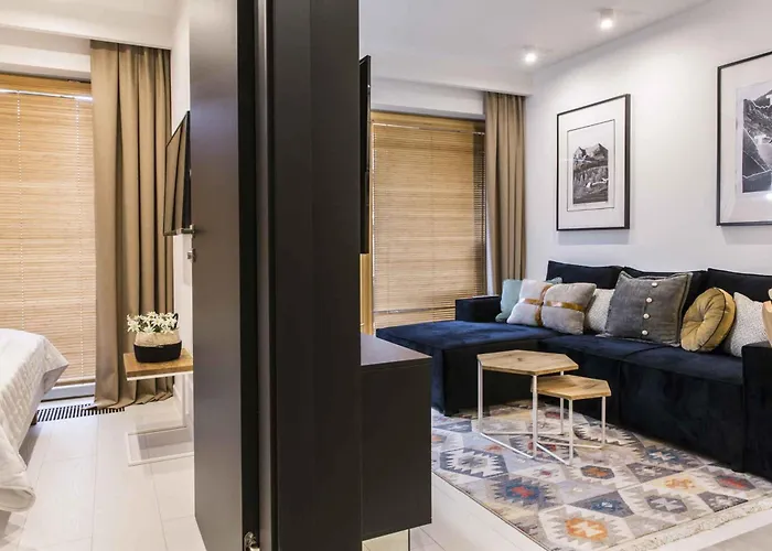 Famixdom Royal Wellness & Centrum 公寓式酒店 扎科帕内