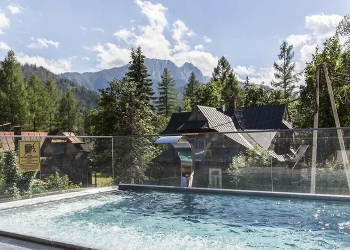 Famixdom Royal Wellness & Centrum 公寓式酒店 3*