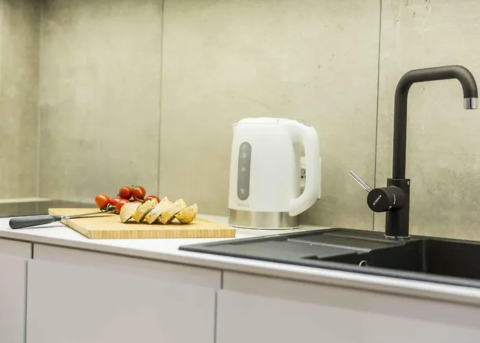 Ξενοδοχείο με διαμερίσματα Famixdom Royal Wellness & Centrum 3*