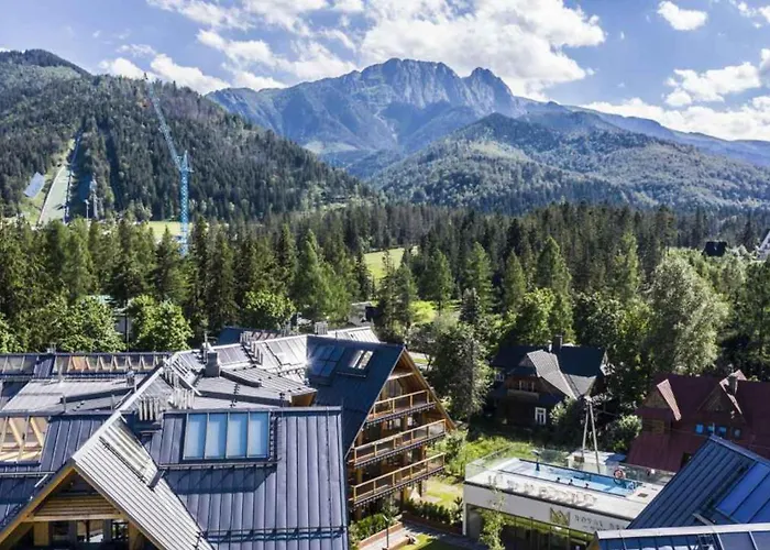 Famixdom Royal Wellness & Centrum 公寓式酒店 扎科帕内