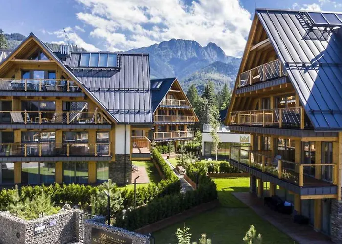 Famixdom Royal Wellness & Centrum 公寓式酒店