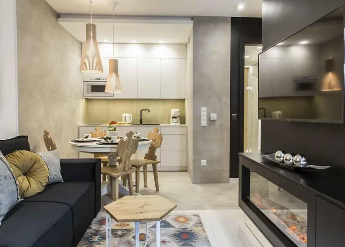 Famixdom Royal Wellness & Centrum 公寓式酒店 3*