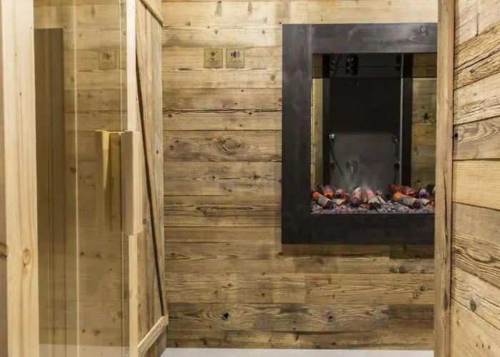 Famixdom Royal Wellness & Centrum Ζακοπάνε