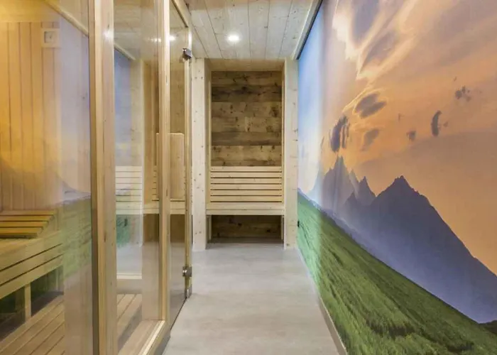 Ξενοδοχείο με διαμερίσματα Famixdom Royal Wellness & Centrum 3*