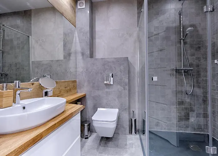 Famixdom Royal Wellness & Centrum Ζακοπάνε